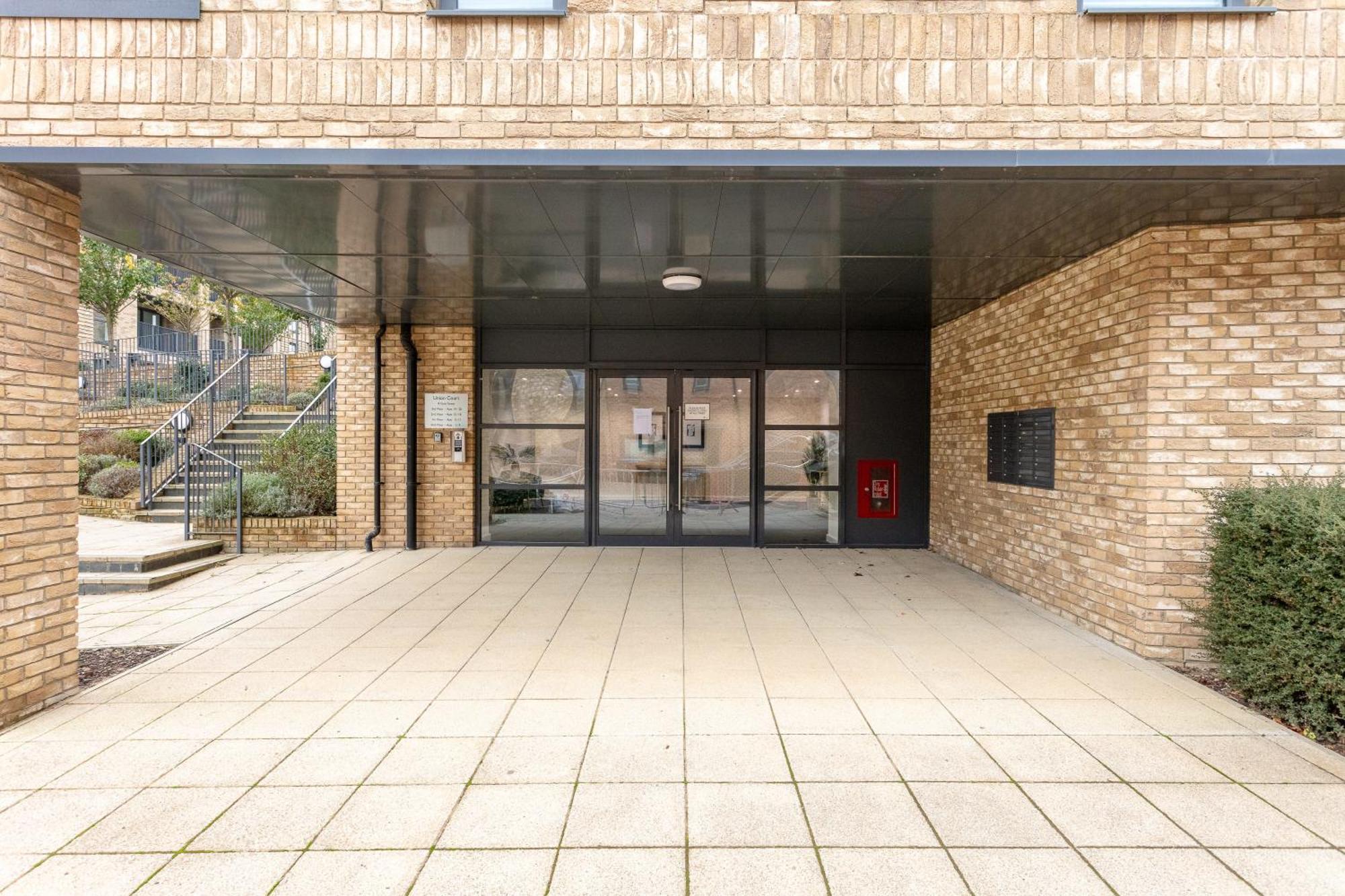 Penthouse Apartment - City Centre - Secure Parking, Balcony, Self-Check-In, Fast Wifi And Smart Tv With Netflix By Yoko Property Milton Keynes Exterior foto